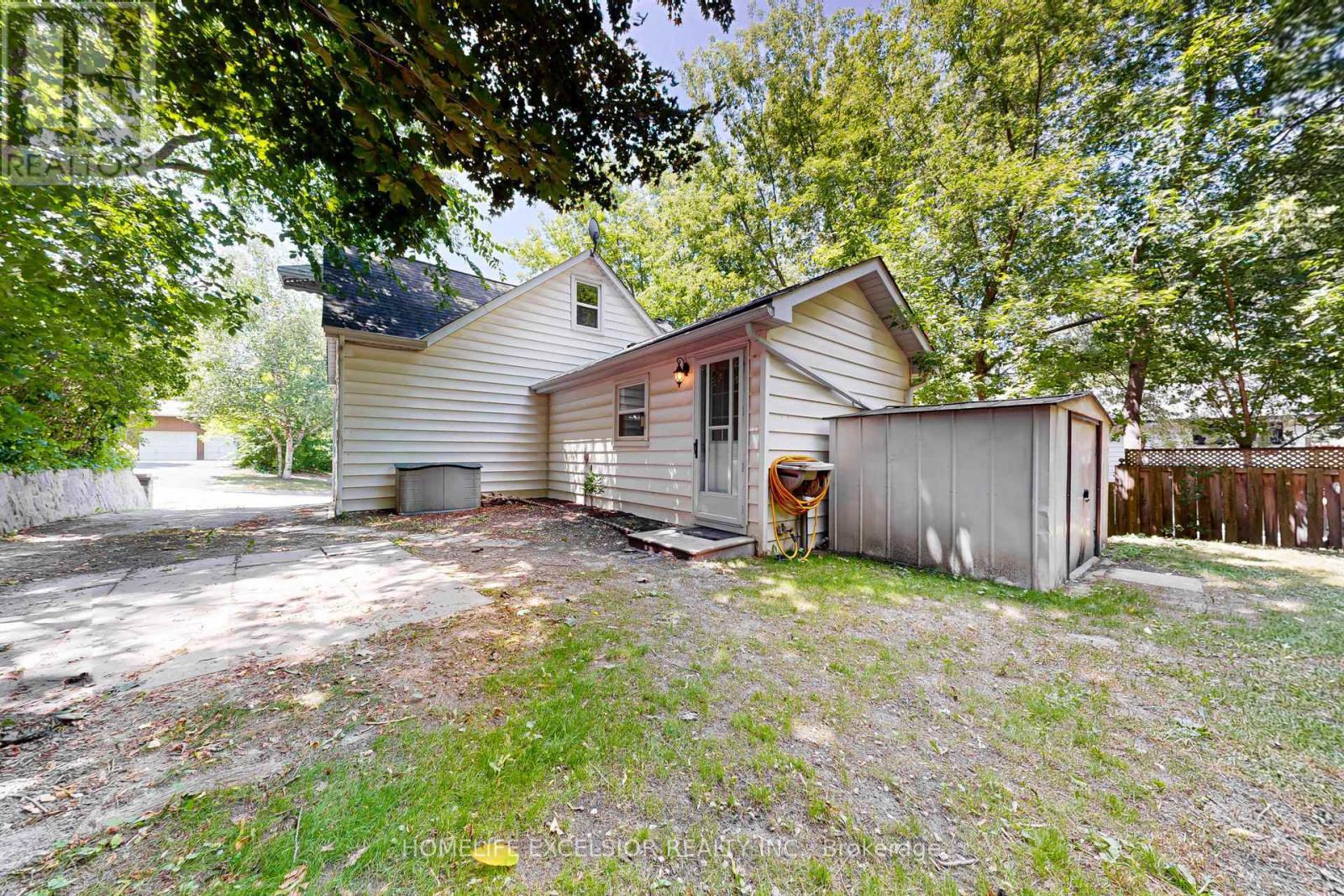 Sept 2025 - 19043 Centre Street, East Gwillimbury, ON - Outdoor