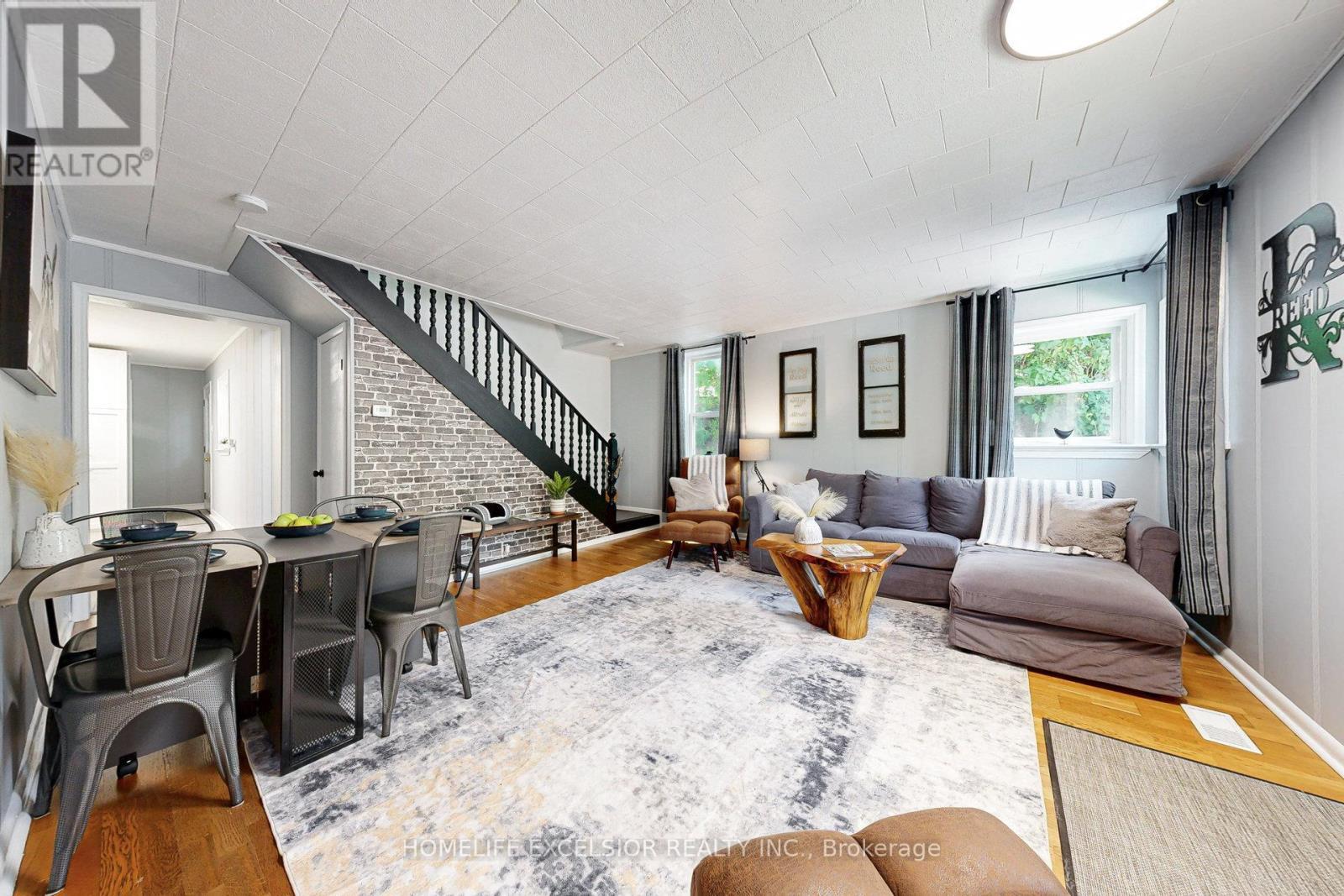 19043 Centre Street, East Gwillimbury, ON - Indoor