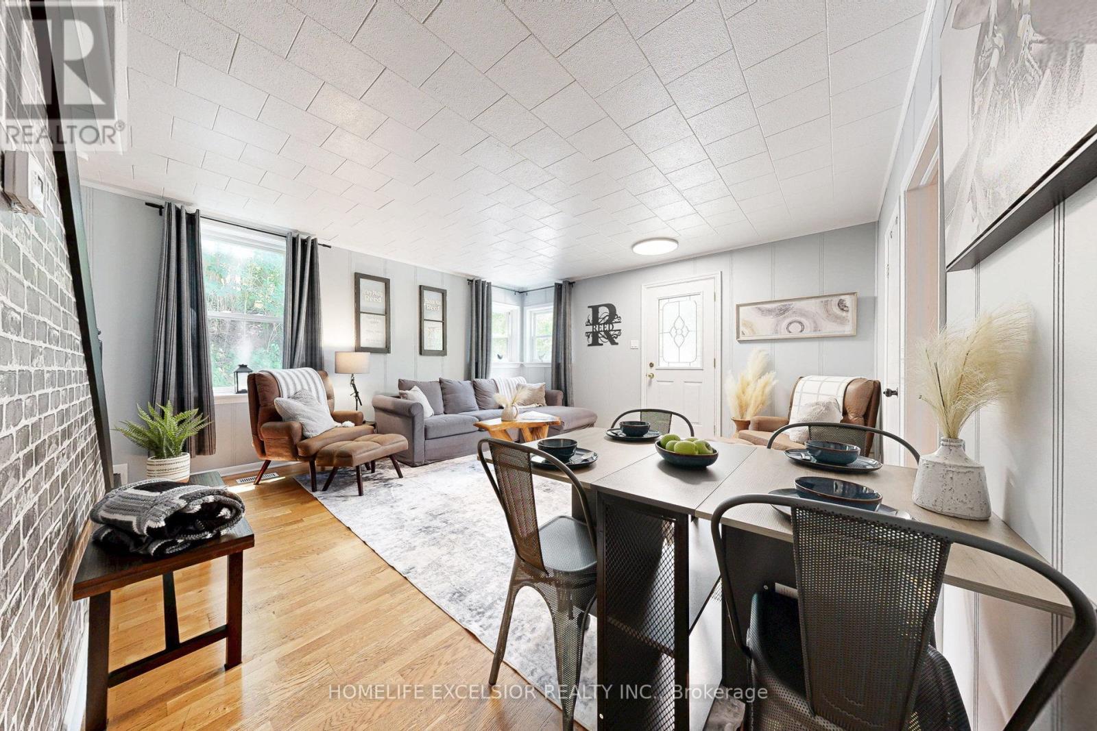 19043 Centre Street, East Gwillimbury, ON - Indoor