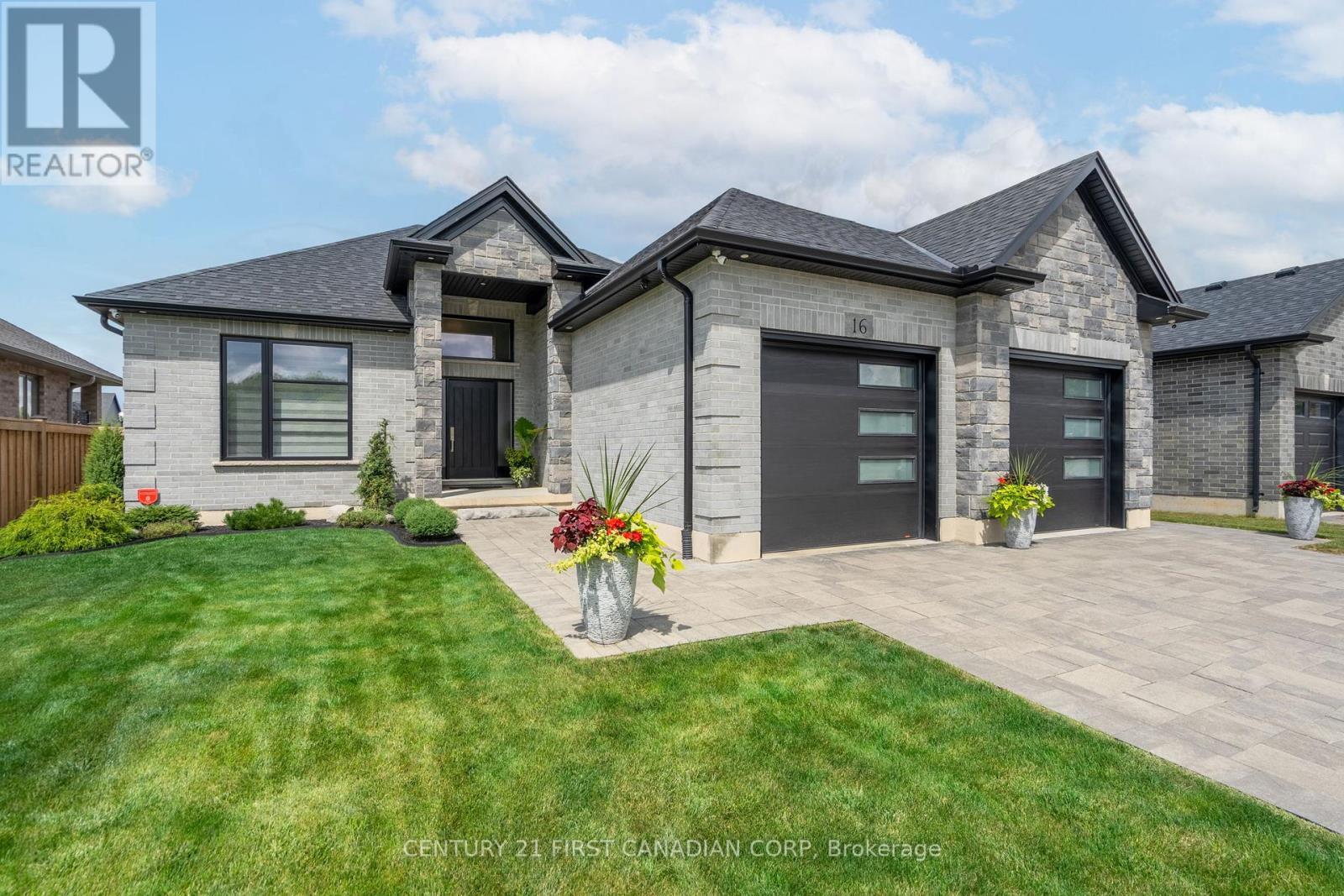 16 Foxborough Place, Thames Centre (Thorndale), ON - Outdoor With Facade