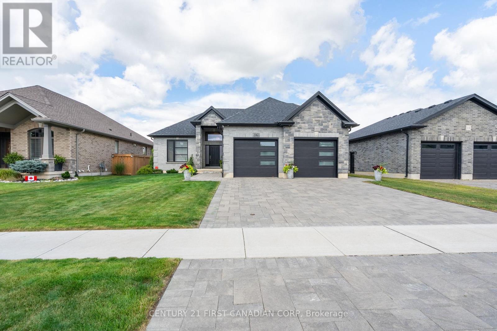 16 Foxborough Place, Thames Centre (Thorndale), ON - Outdoor With Facade