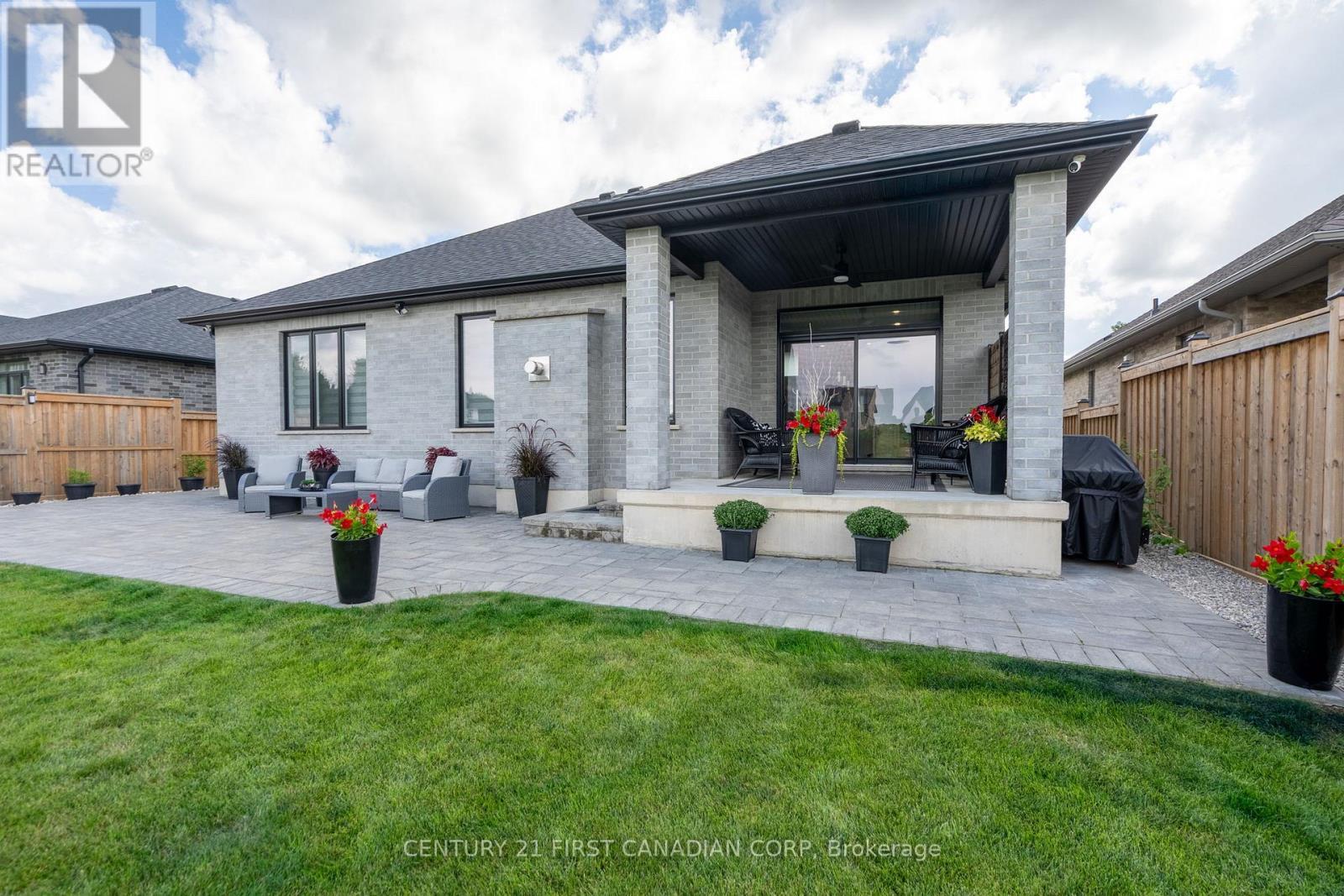 16 Foxborough Place, Thames Centre (Thorndale), ON - Outdoor With Deck Patio Veranda