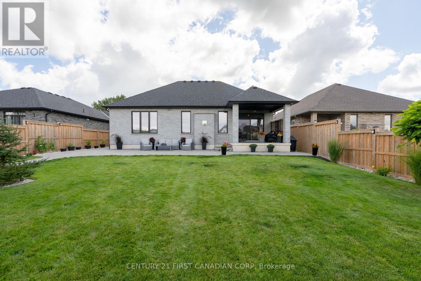 16 Foxborough Place, Thames Centre (Thorndale), ON - Outdoor