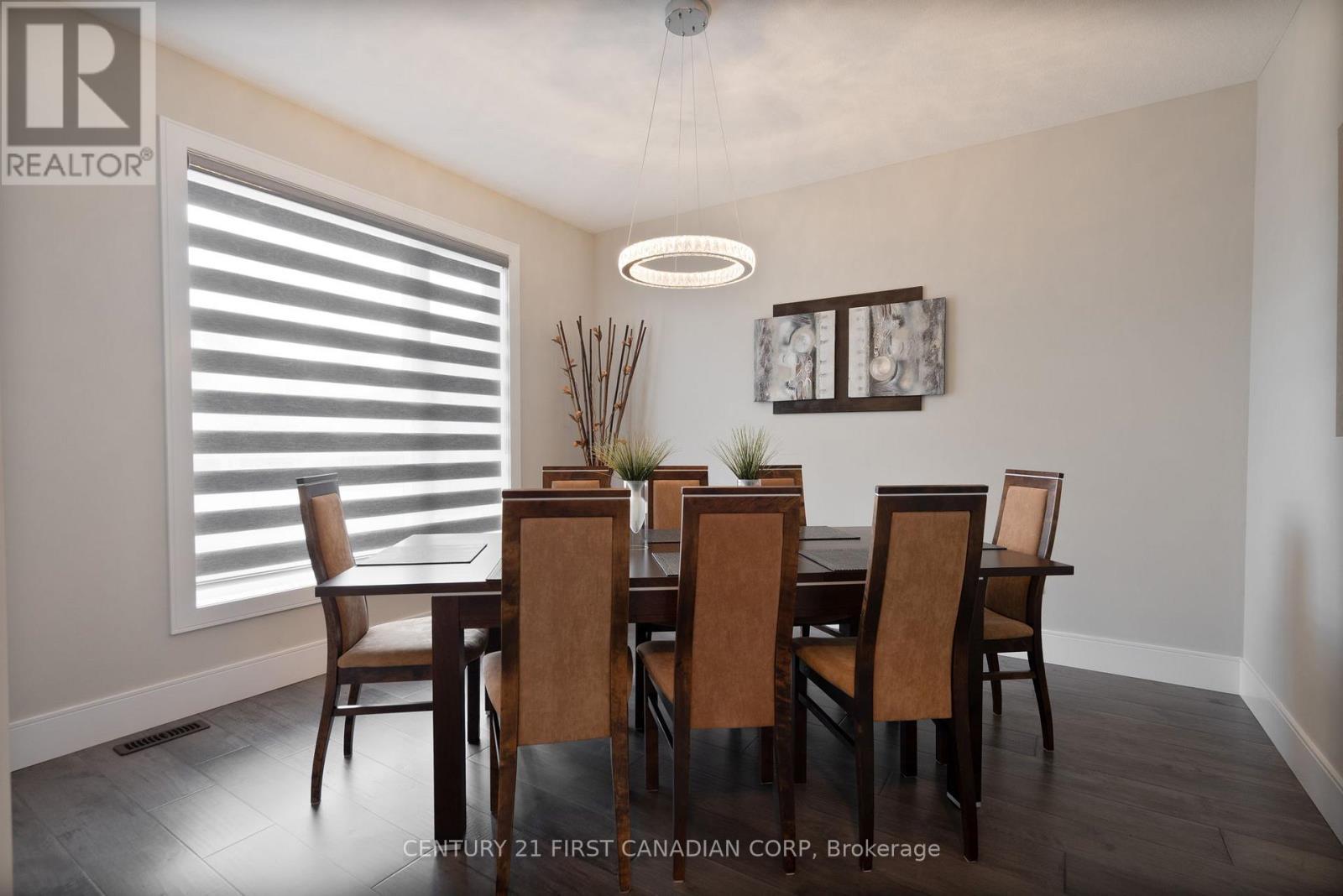 16 Foxborough Place, Thames Centre (Thorndale), ON - Indoor Photo Showing Dining Room