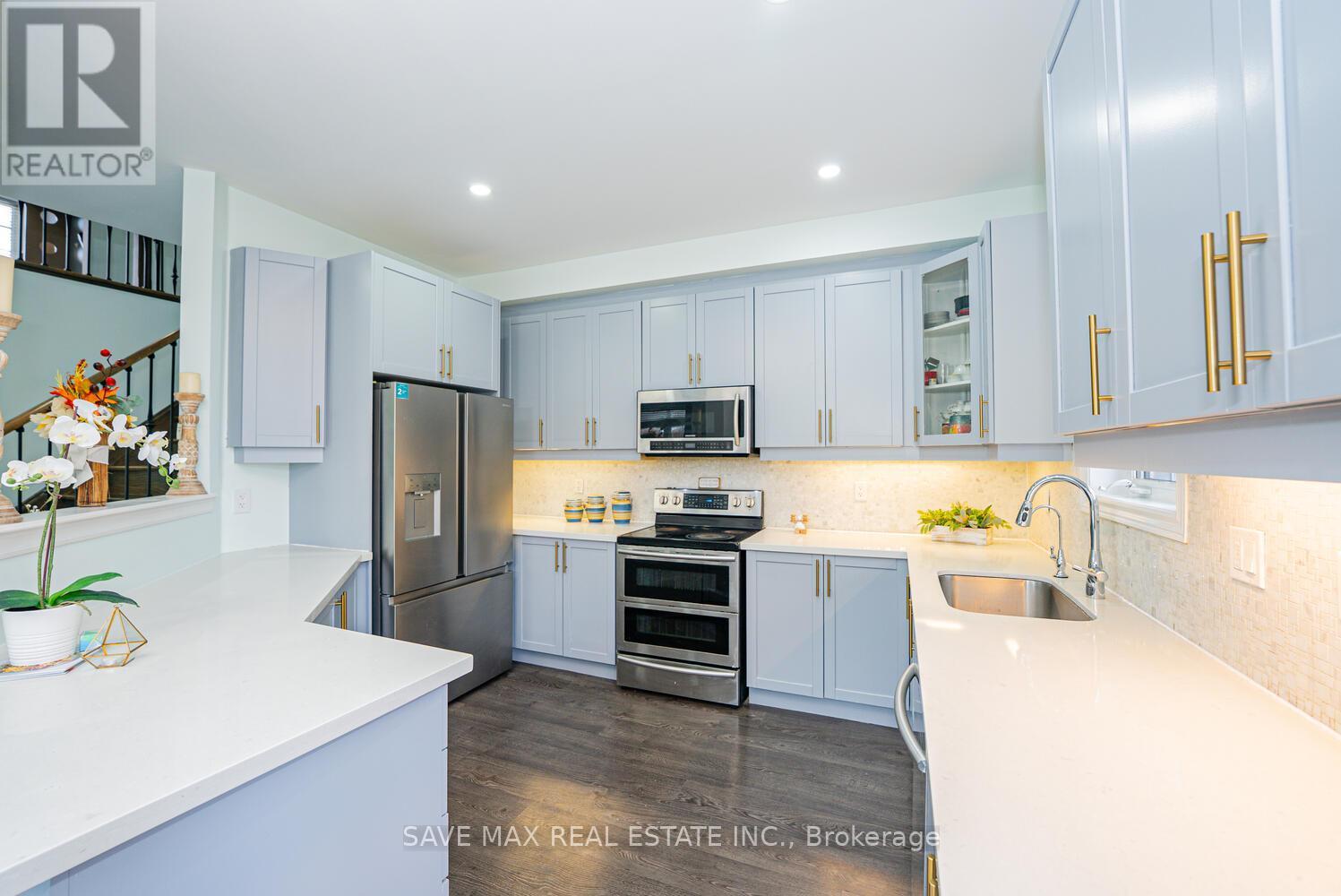 39 Divinity Circle, Brampton, ON - Indoor Photo Showing Kitchen
