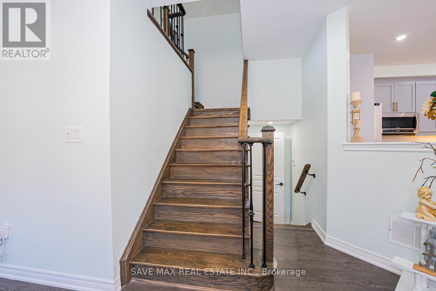 39 Divinity Circle, Brampton, ON - Indoor Photo Showing Other Room