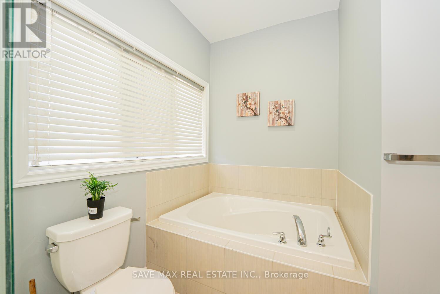 39 Divinity Circle, Brampton, ON - Indoor Photo Showing Bathroom