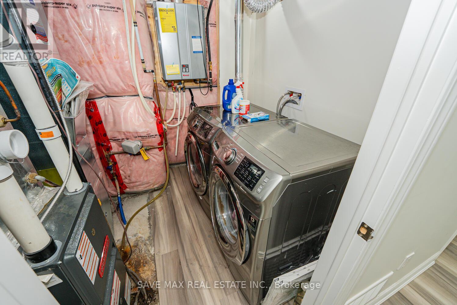 39 Divinity Circle, Brampton, ON - Indoor Photo Showing Laundry Room
