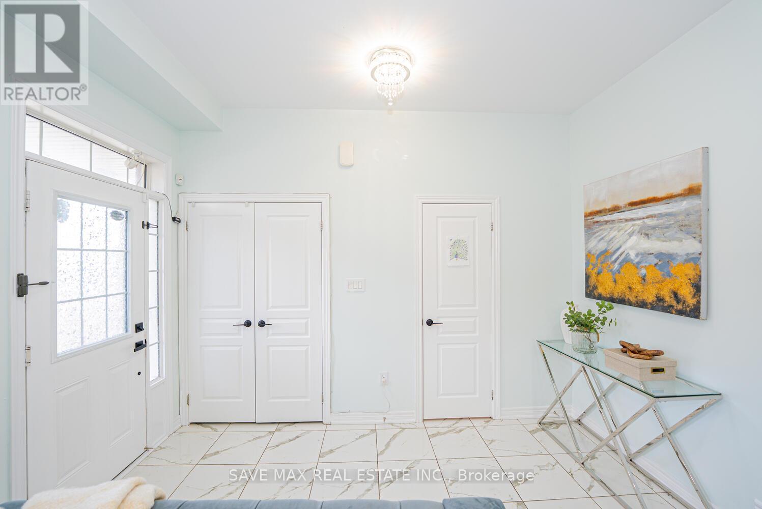 39 Divinity Circle, Brampton, ON - Indoor Photo Showing Other Room