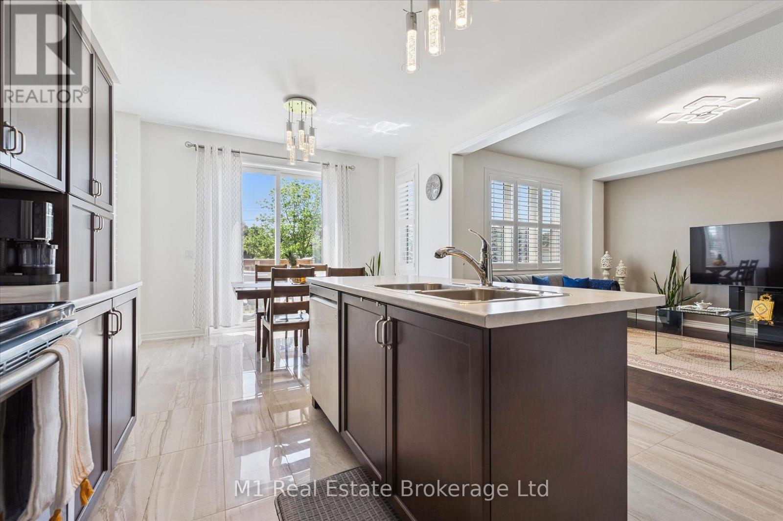 19 Findlay Way, Centre Wellington (Fergus), ON - Indoor Photo Showing Kitchen With Double Sink