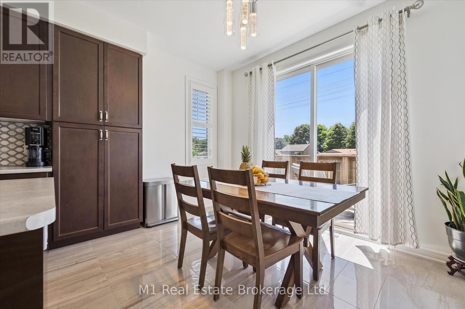 19 Findlay Way, Centre Wellington (Fergus), ON - Indoor Photo Showing Dining Room