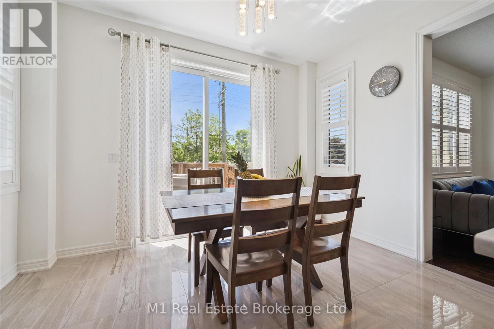 19 Findlay Way, Centre Wellington (Fergus), ON - Indoor Photo Showing Dining Room