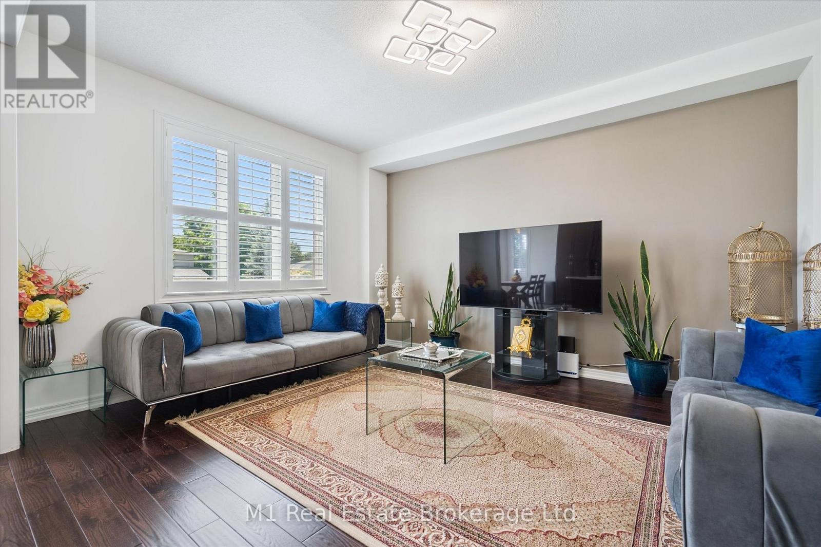 19 Findlay Way, Centre Wellington (Fergus), ON - Indoor Photo Showing Living Room