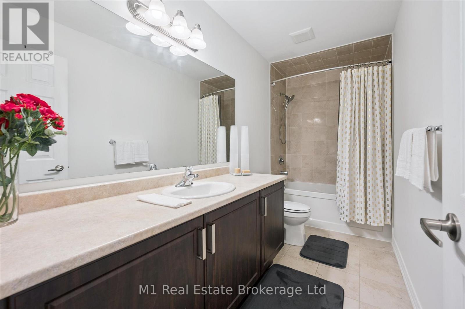 19 Findlay Way, Centre Wellington (Fergus), ON - Indoor Photo Showing Bathroom