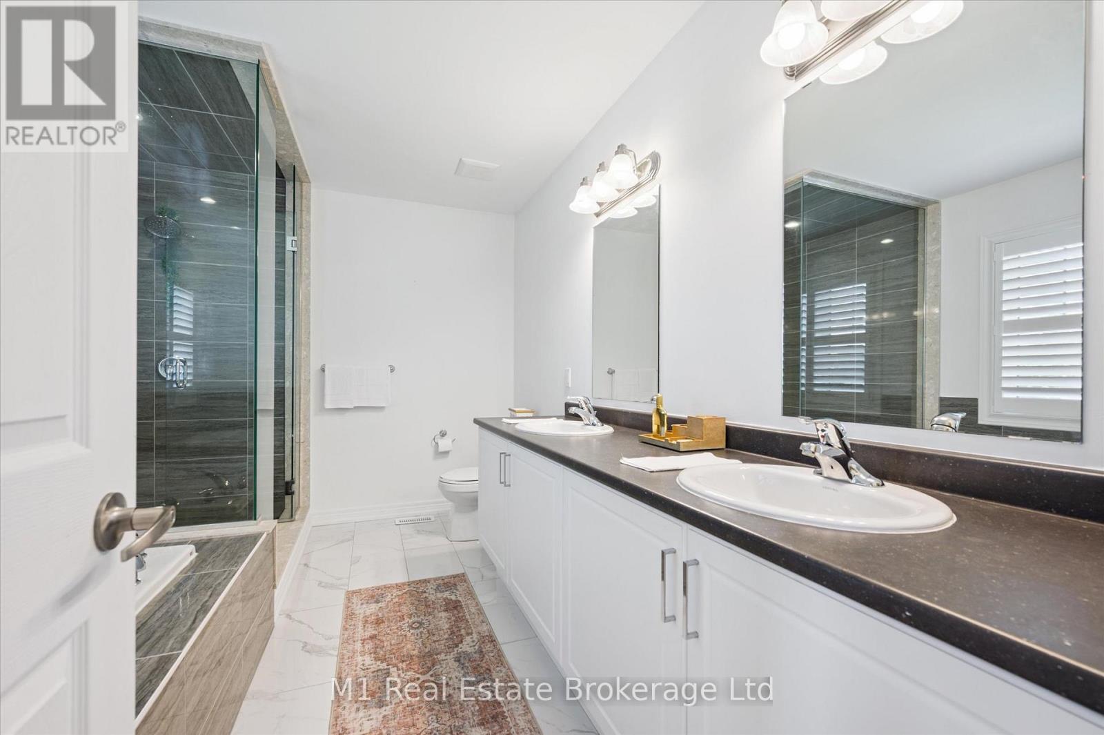 19 Findlay Way, Centre Wellington (Fergus), ON - Indoor Photo Showing Bathroom