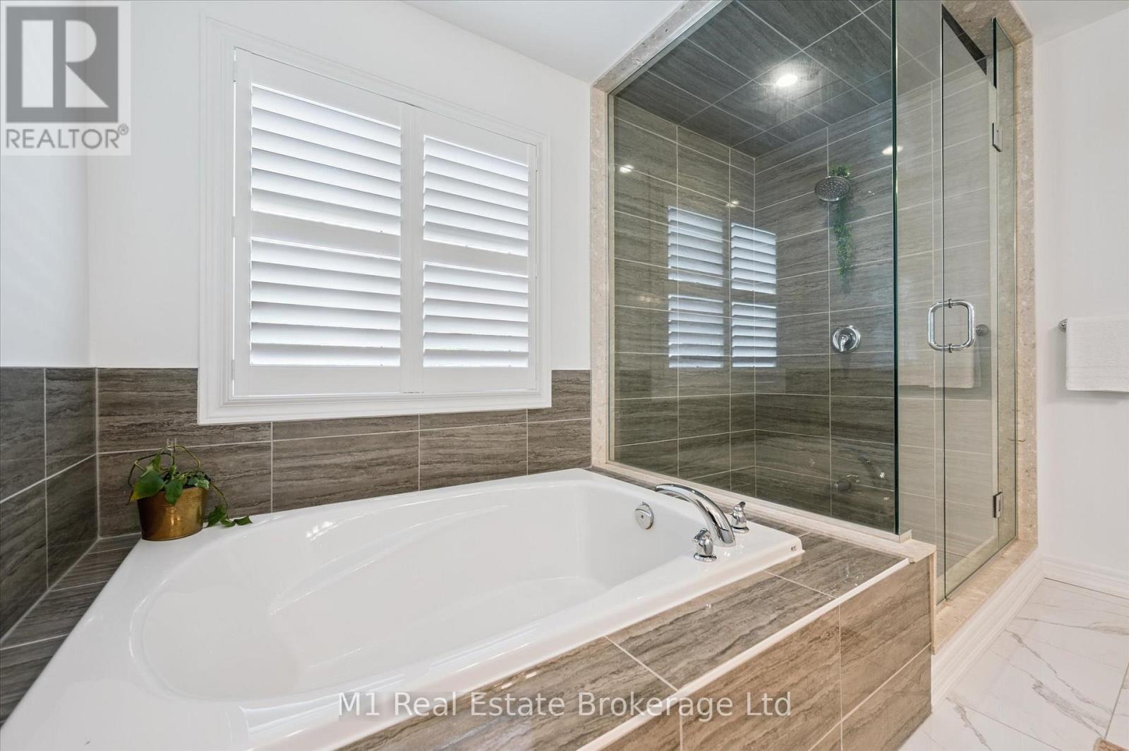 19 Findlay Way, Centre Wellington (Fergus), ON - Indoor Photo Showing Bathroom