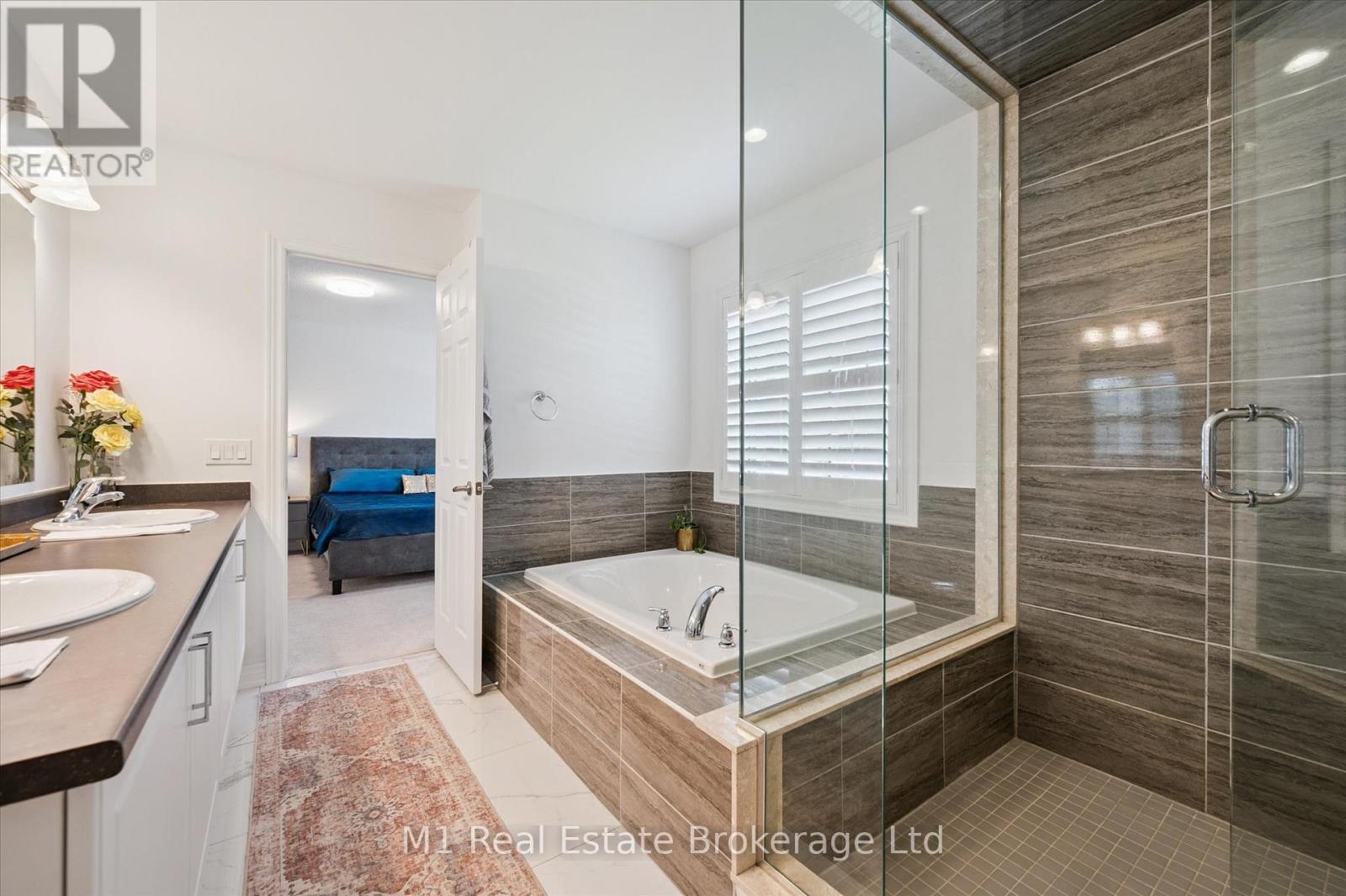 19 Findlay Way, Centre Wellington (Fergus), ON - Indoor Photo Showing Bathroom