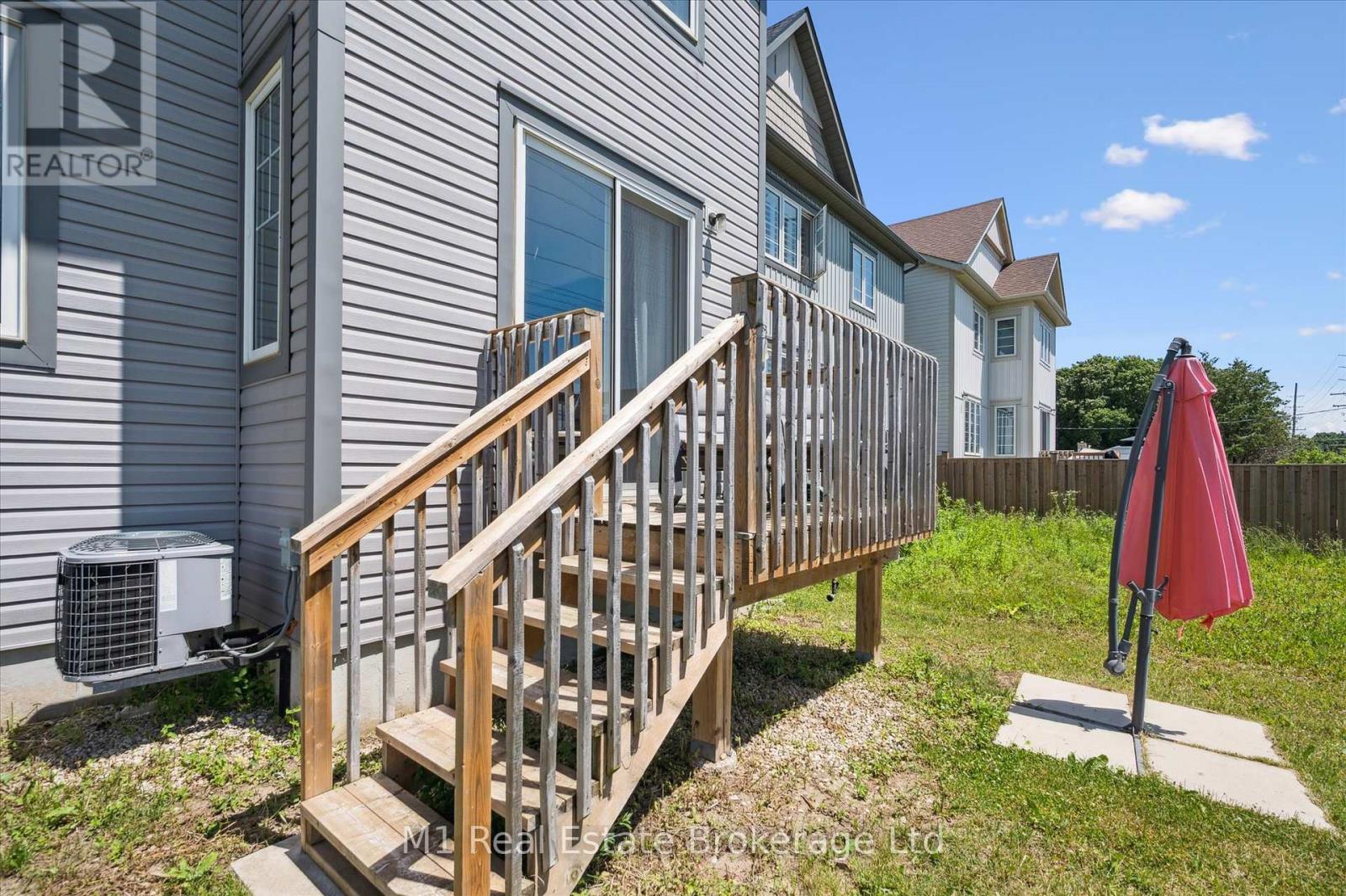 19 Findlay Way, Centre Wellington (Fergus), ON - Outdoor