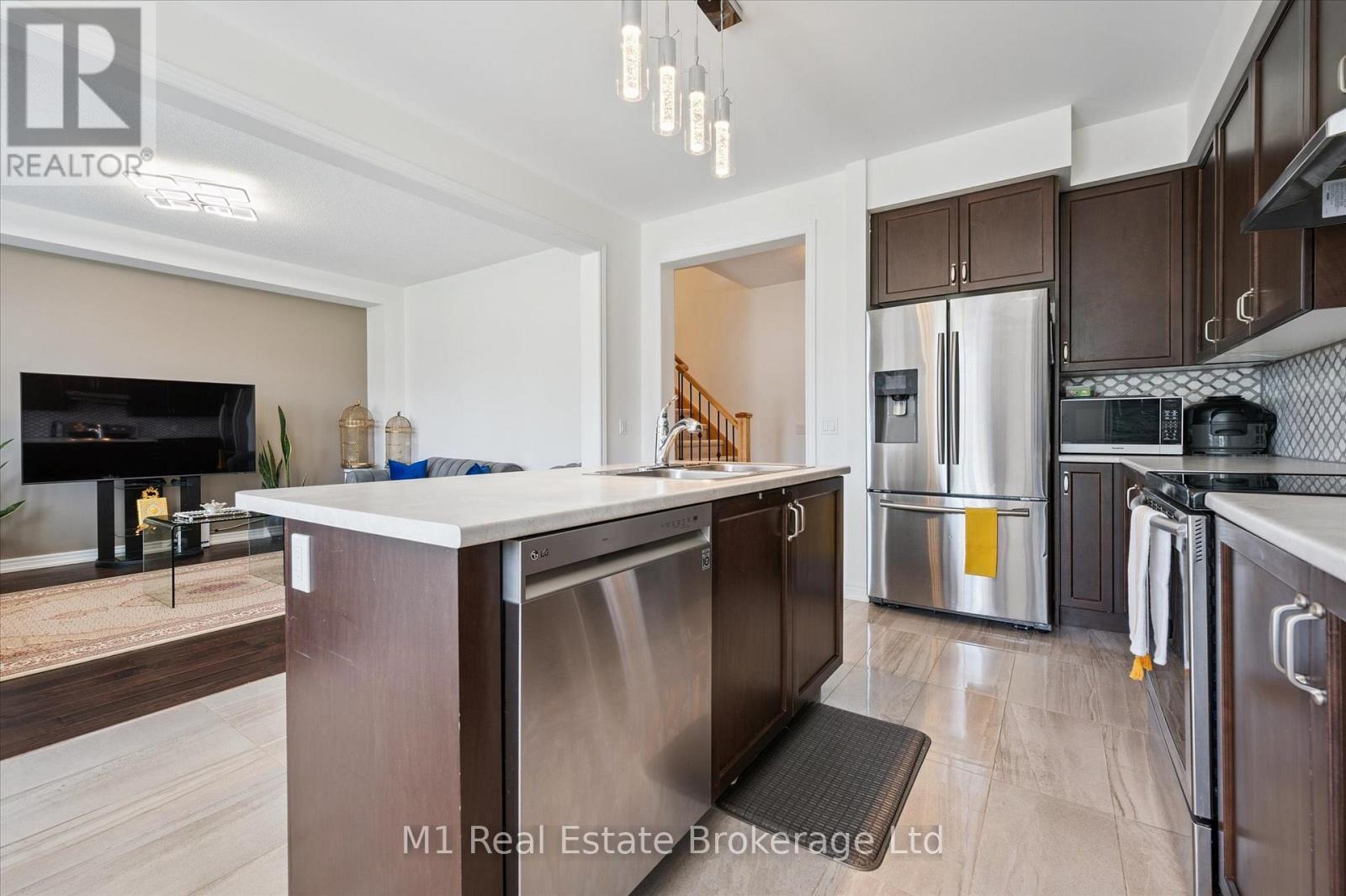 19 Findlay Way, Centre Wellington (Fergus), ON - Indoor Photo Showing Kitchen