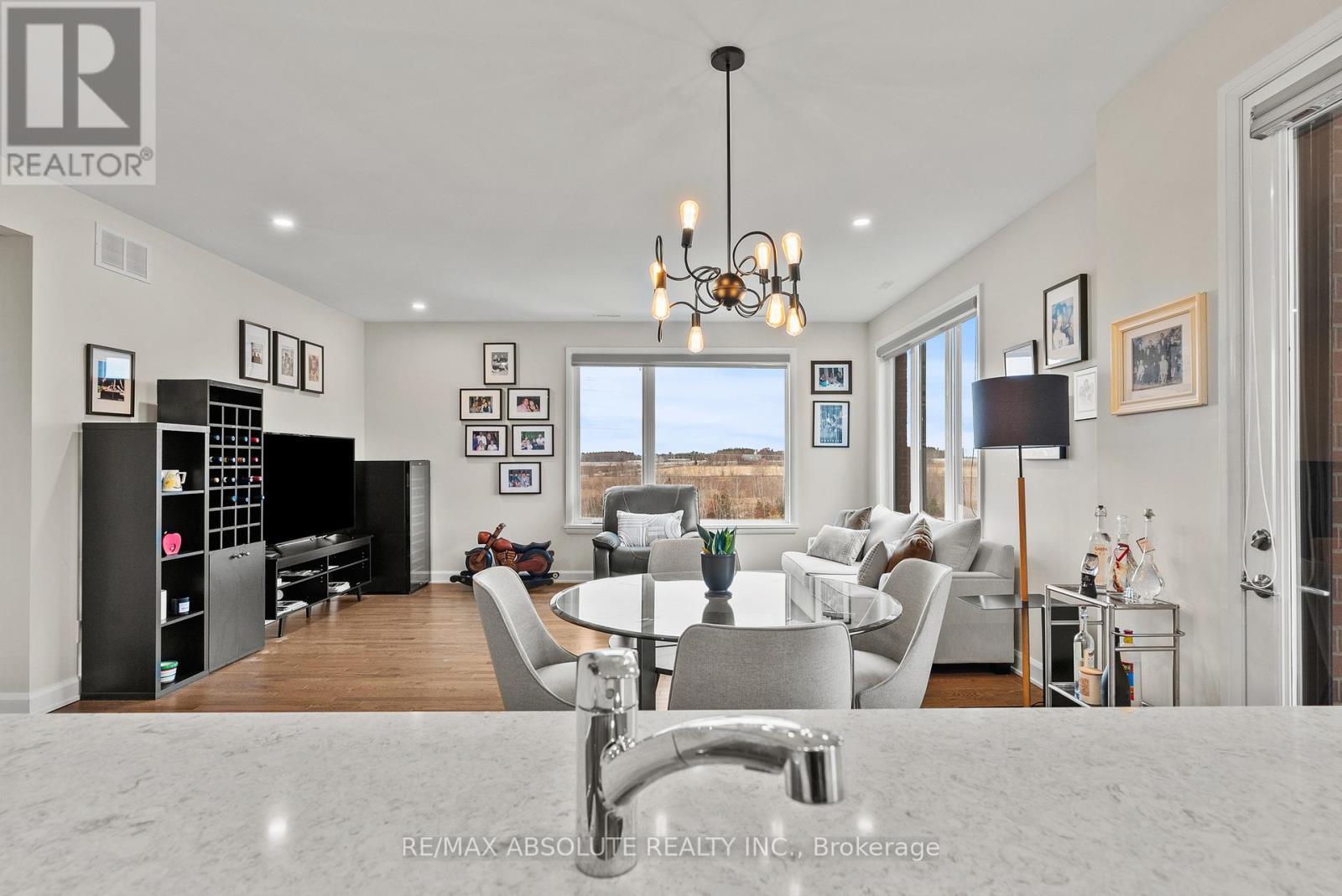 205 - 180 Boundstone Way, Ottawa, ON - Indoor