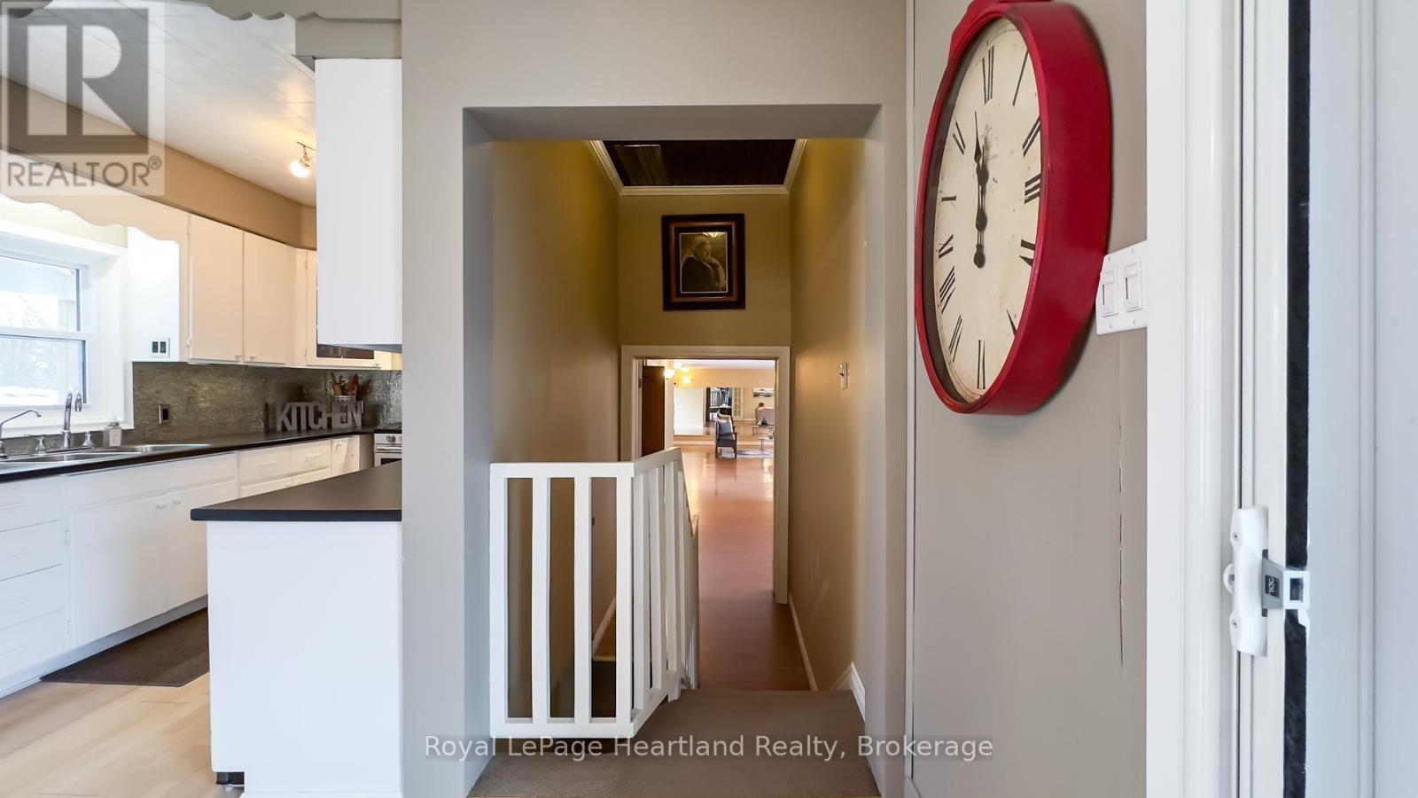 273 Hamilton Street, North Huron (Blyth), ON - Indoor Photo Showing Kitchen With Double Sink