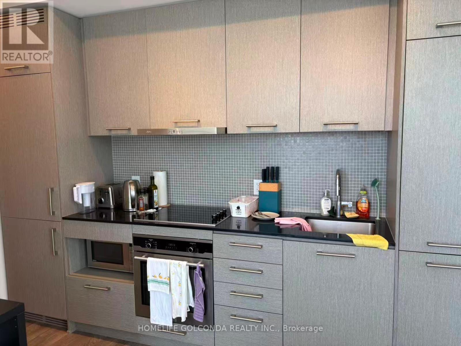 1902 - 87 Peter Street, Toronto, ON - Indoor Photo Showing Kitchen