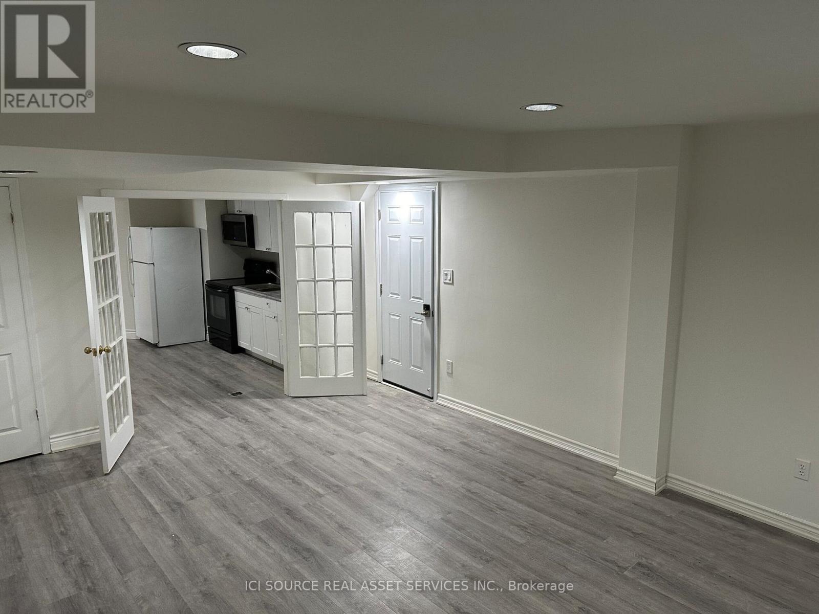 Lower - 155 Highland Crescent, Toronto, ON - Indoor Photo Showing Other Room