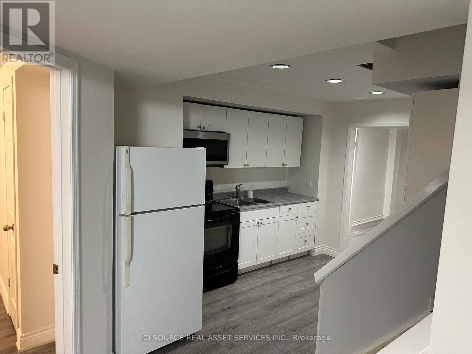 Lower - 155 Highland Crescent, Toronto, ON - Indoor Photo Showing Kitchen