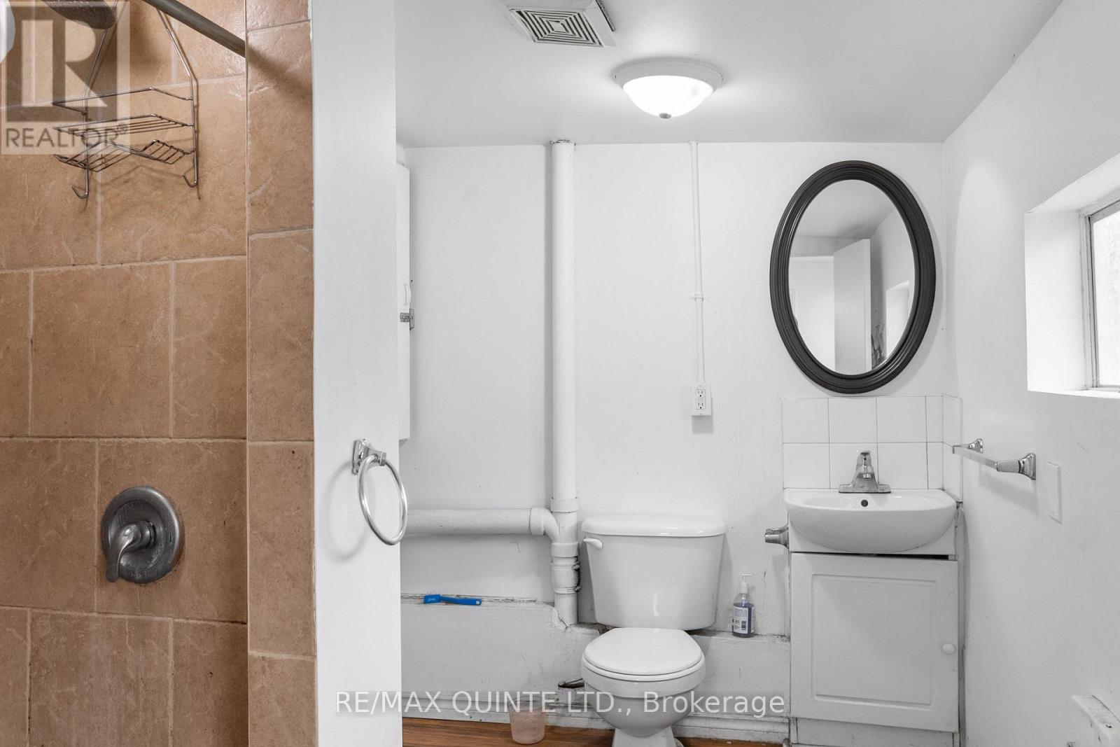 79 South Church Street, Belleville (Belleville Ward), ON - Indoor Photo Showing Bathroom