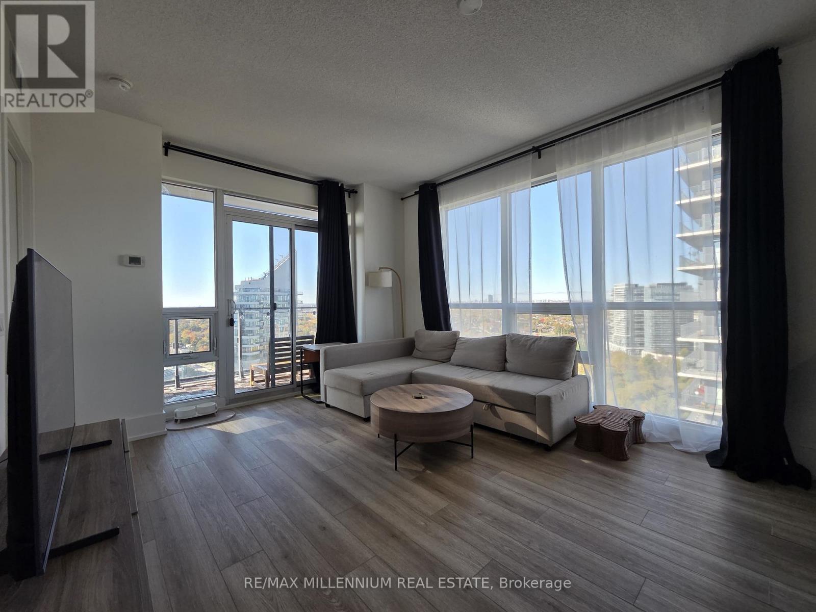 3106 - 2212 Lake Shore Boulevard W, Toronto, ON - Indoor Photo Showing Living Room