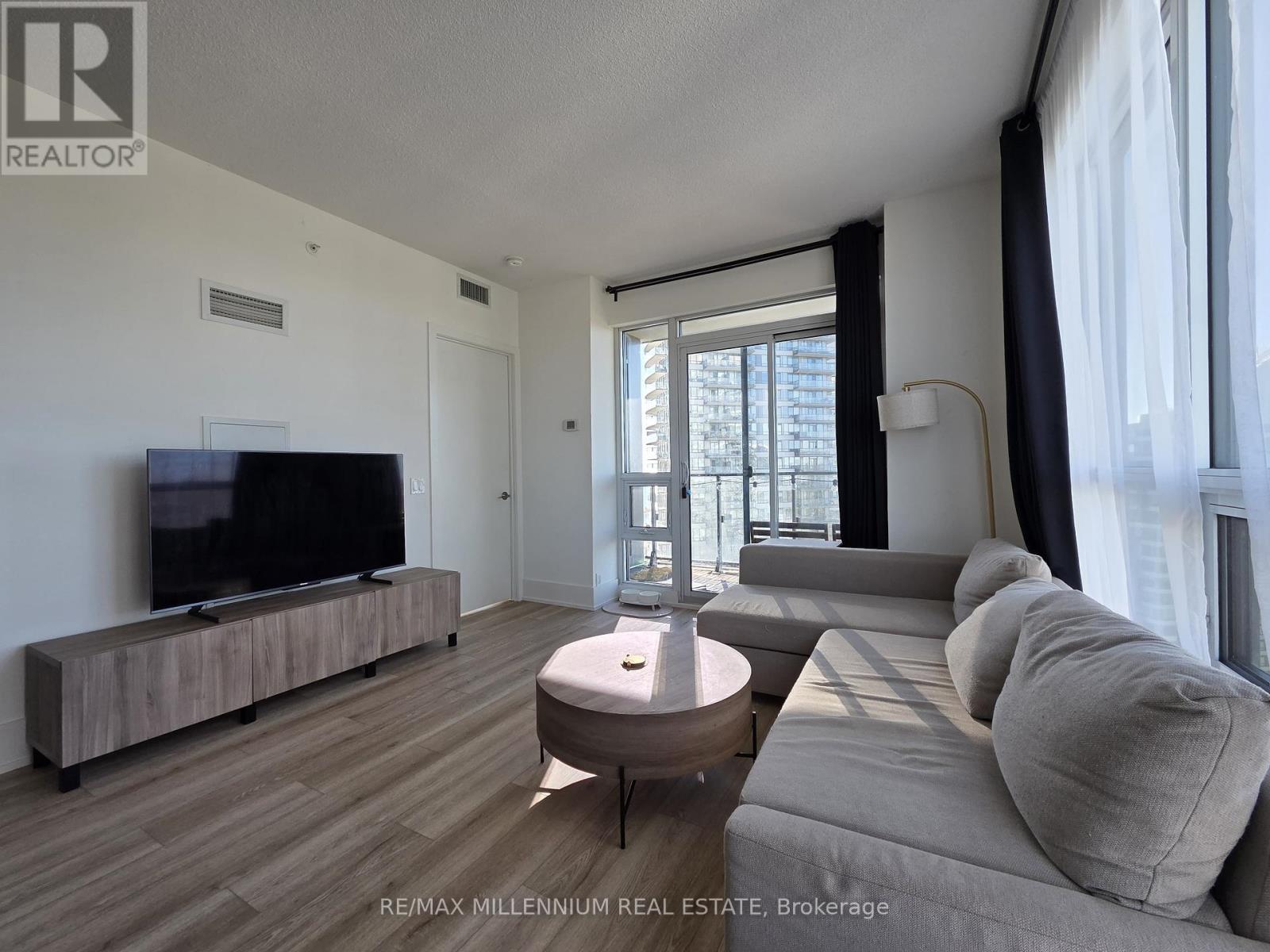 3106 - 2212 Lake Shore Boulevard W, Toronto, ON - Indoor Photo Showing Living Room