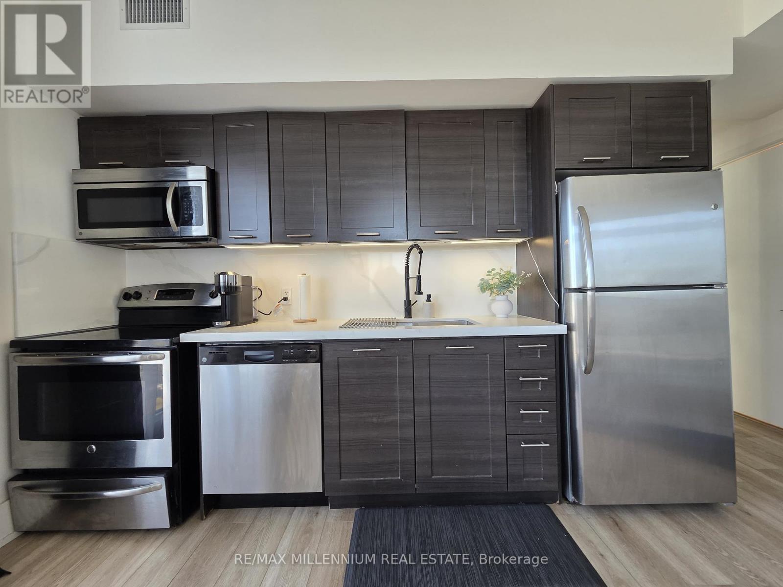 3106 - 2212 Lake Shore Boulevard W, Toronto, ON - Indoor Photo Showing Kitchen With Stainless Steel Kitchen With Upgraded Kitchen