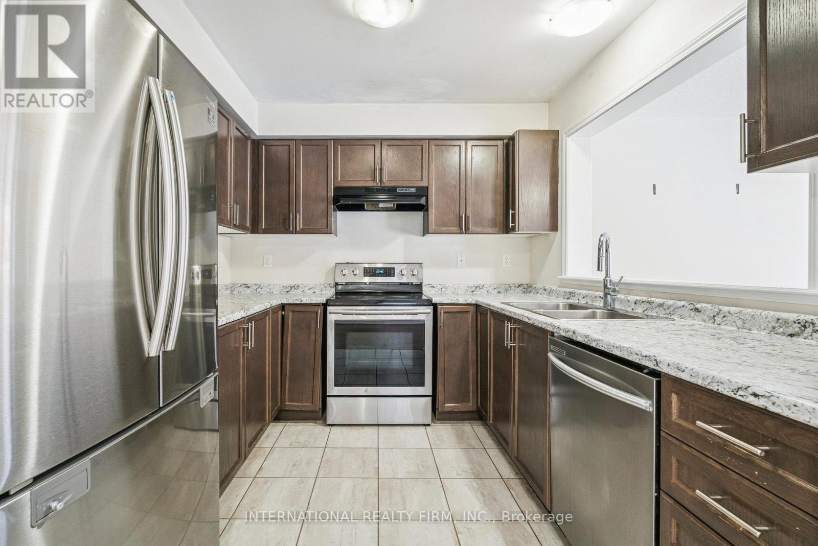 205 Diana Drive, Orillia, ON - Indoor Photo Showing Kitchen With Double Sink With Upgraded Kitchen