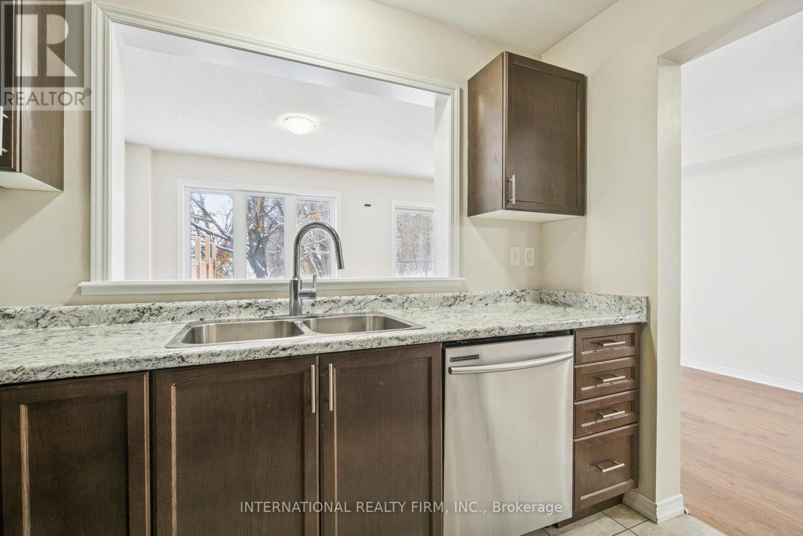 205 Diana Drive, Orillia, ON - Indoor Photo Showing Kitchen With Double Sink With Upgraded Kitchen