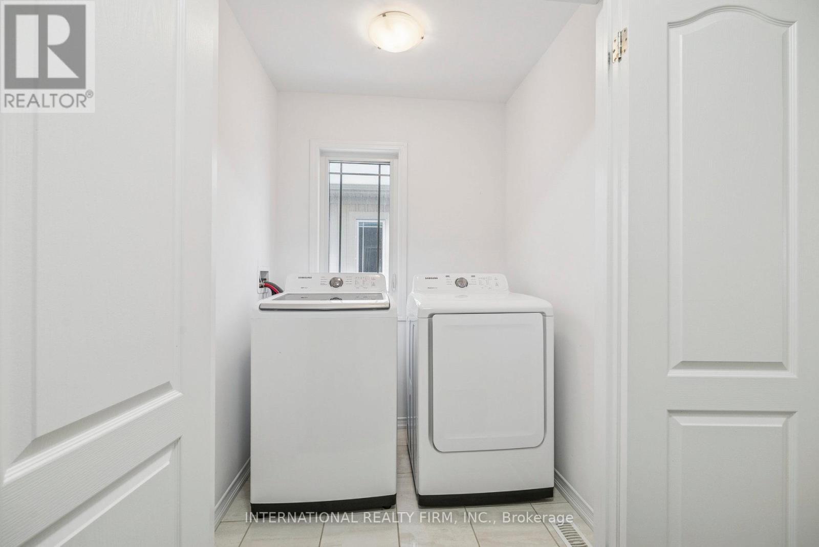 205 Diana Drive, Orillia, ON - Indoor Photo Showing Laundry Room