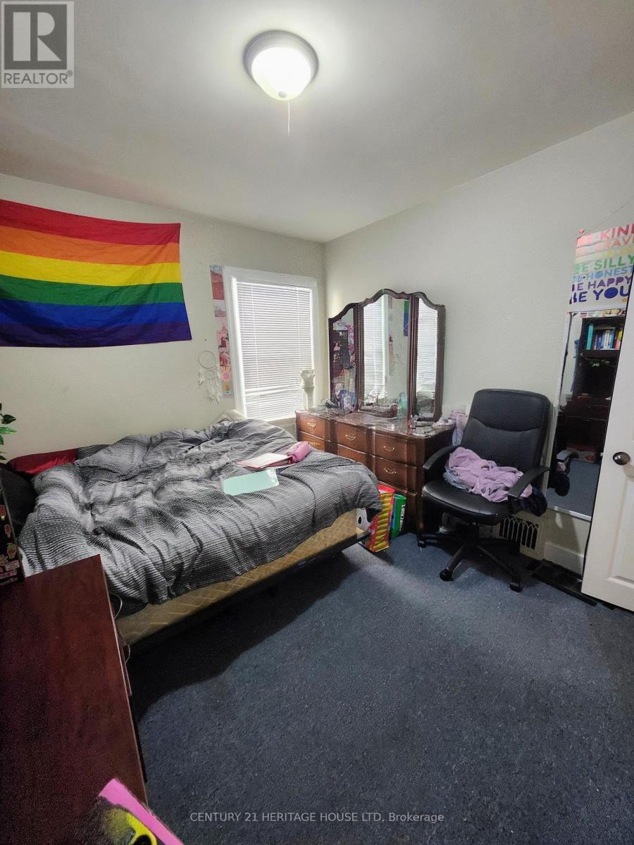 11 Barnes Street, St. Thomas, ON - Indoor Photo Showing Bedroom