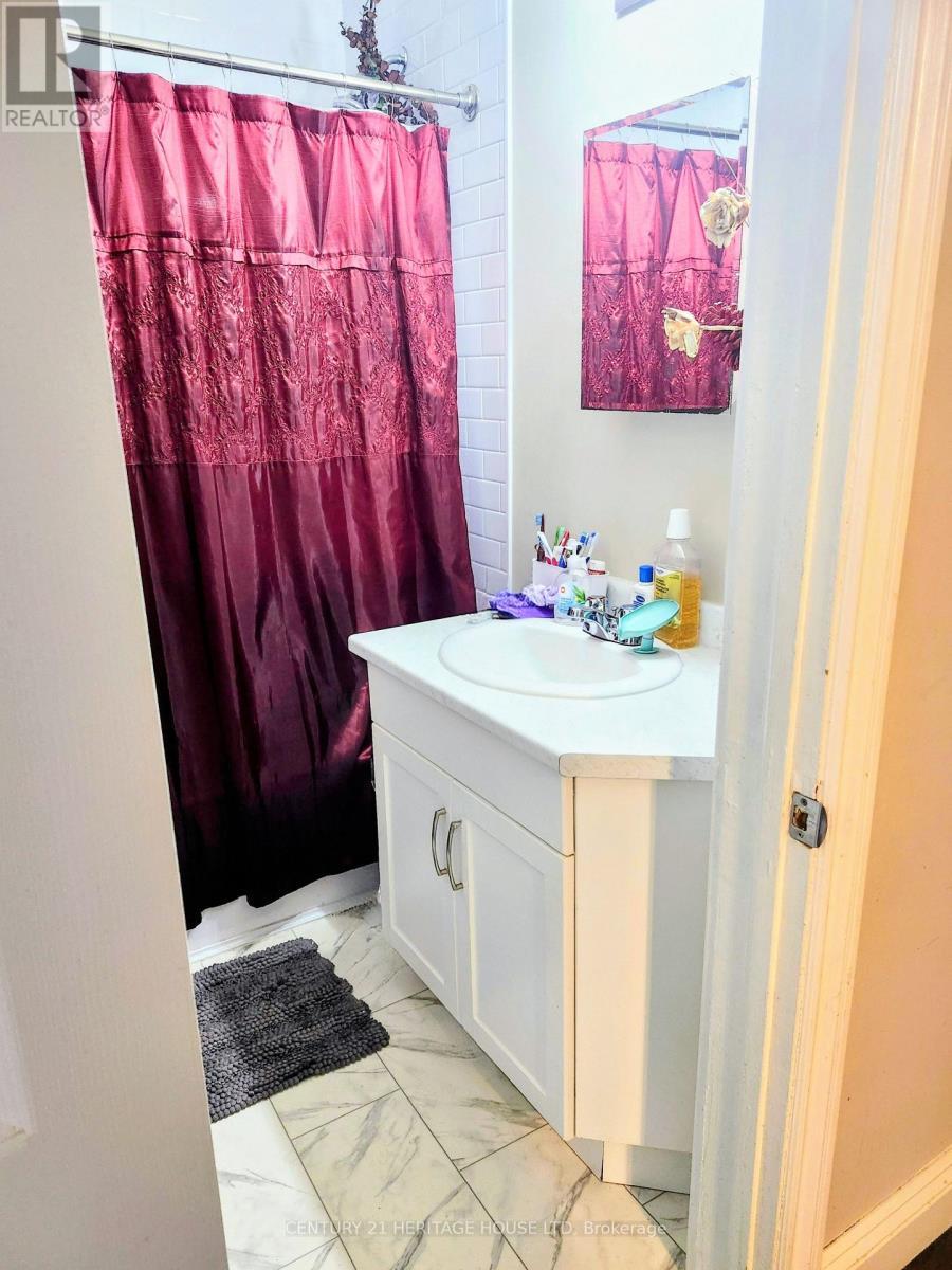 11 Barnes Street, St. Thomas, ON - Indoor Photo Showing Bathroom