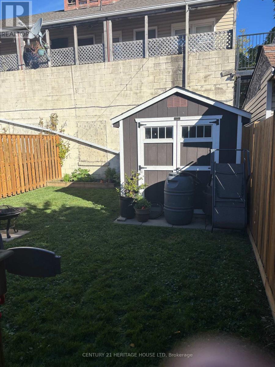 11 Barnes Street, St. Thomas, ON - Outdoor