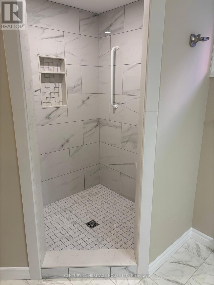 11 Barnes Street, St. Thomas, ON - Indoor Photo Showing Bathroom