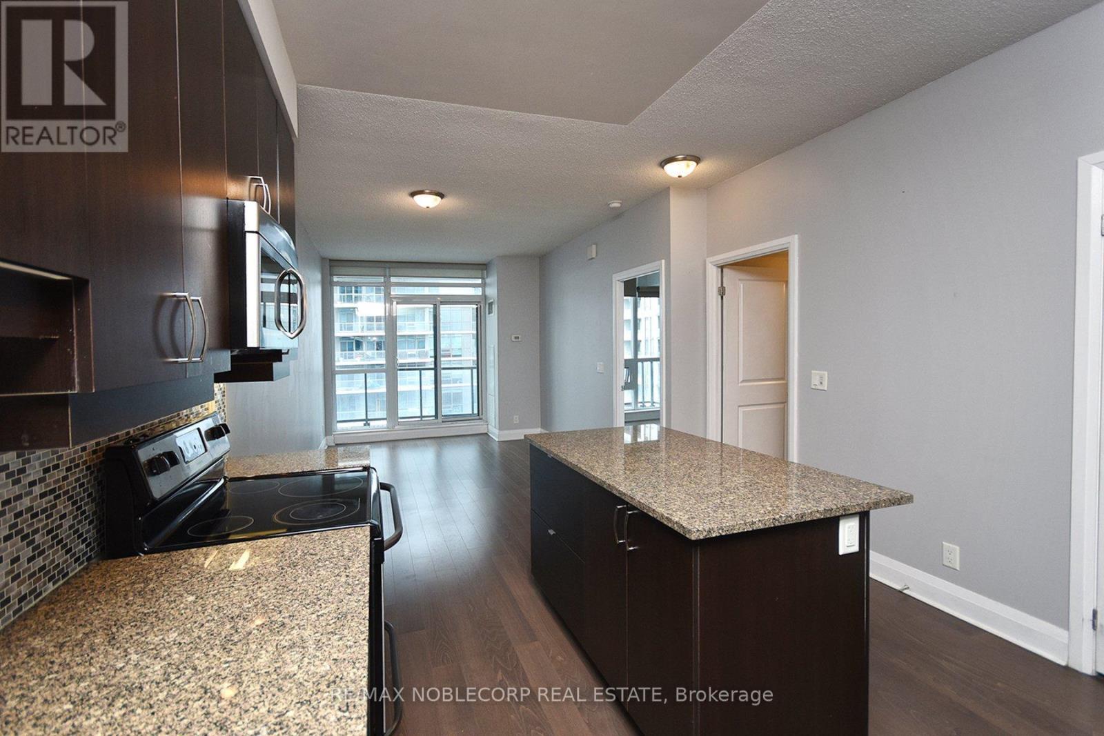 802 - 1185 The Queensway, Toronto, ON - Indoor Photo Showing Kitchen