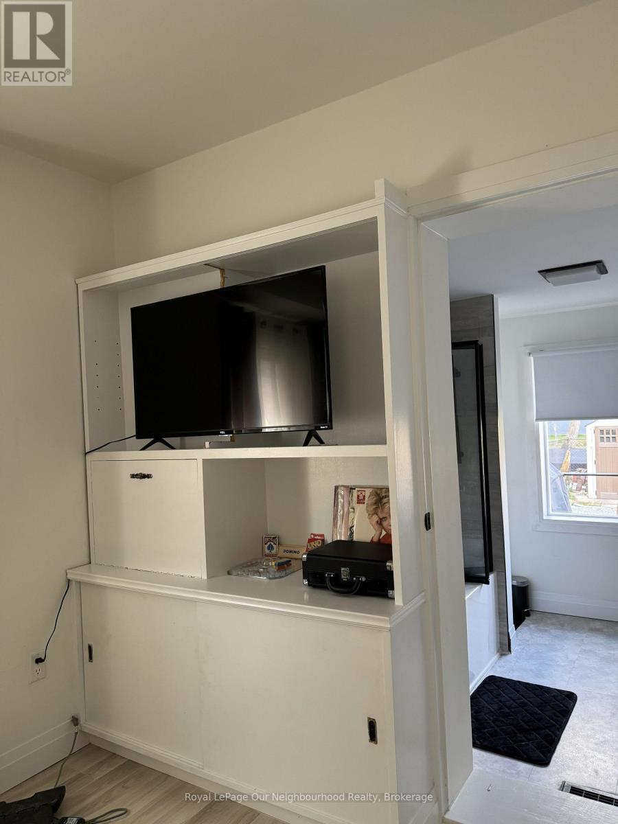 Main - 196 Walnut Street S, Hamilton, ON - Indoor