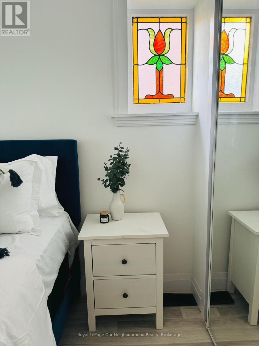 Main - 196 Walnut Street S, Hamilton, ON - Indoor Photo Showing Bedroom