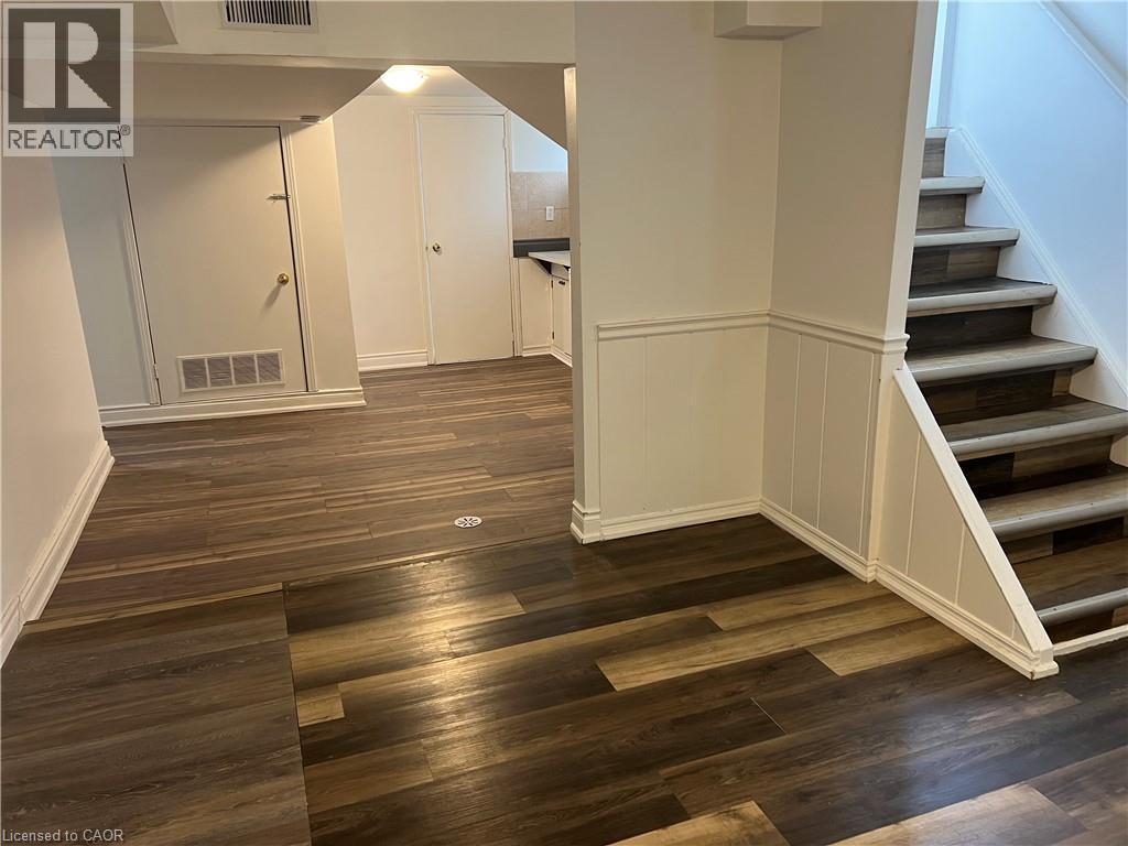 8 Myrtle Avenue Unit# Lower, St. Catharines, ON - Indoor Photo Showing Other Room