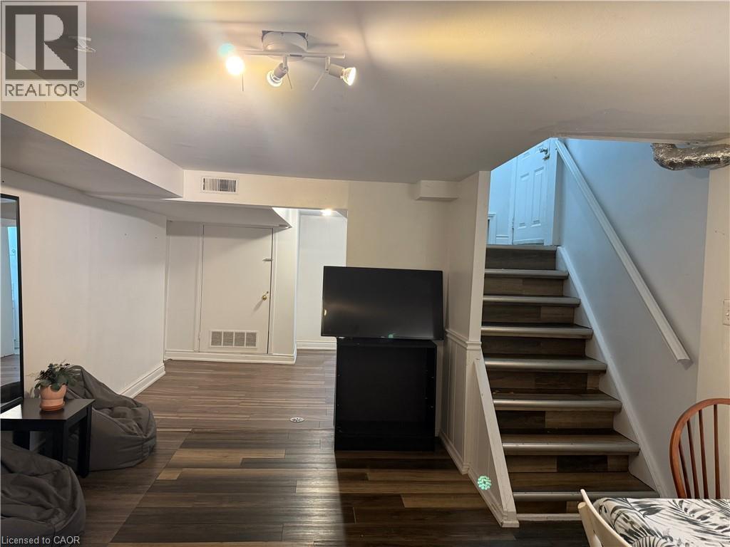 8 Myrtle Avenue Unit# Lower, St. Catharines, ON - Indoor Photo Showing Other Room