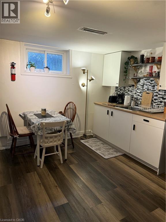 8 Myrtle Avenue Unit# Lower, St. Catharines, ON - Indoor Photo Showing Dining Room