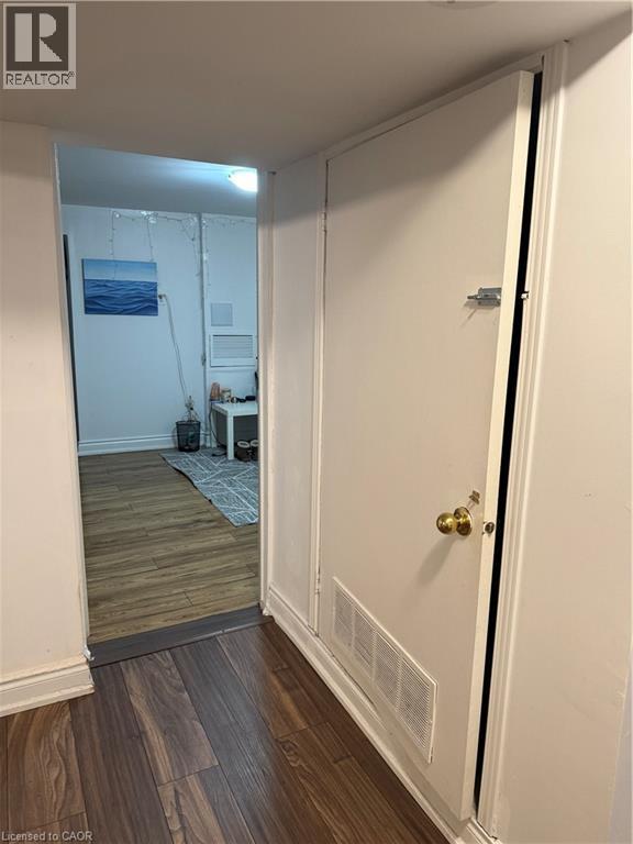 8 Myrtle Avenue Unit# Lower, St. Catharines, ON - Indoor Photo Showing Other Room