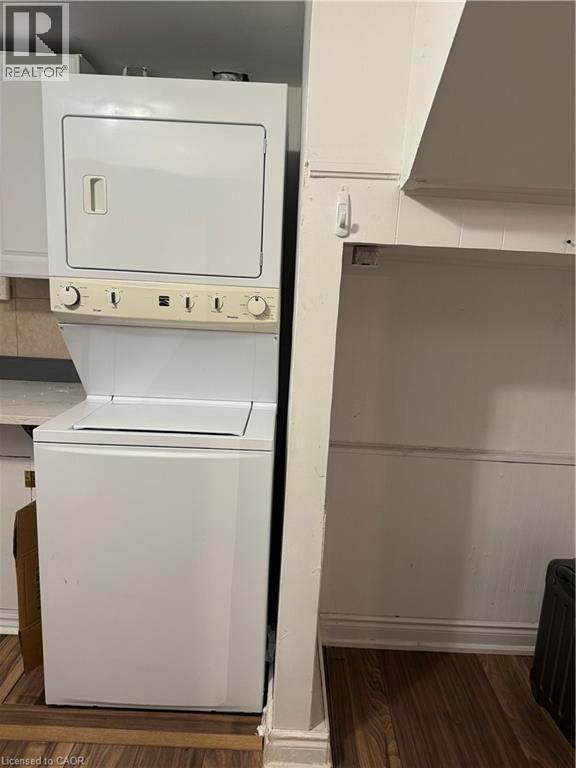 8 Myrtle Avenue Unit# Lower, St. Catharines, ON - Indoor Photo Showing Laundry Room