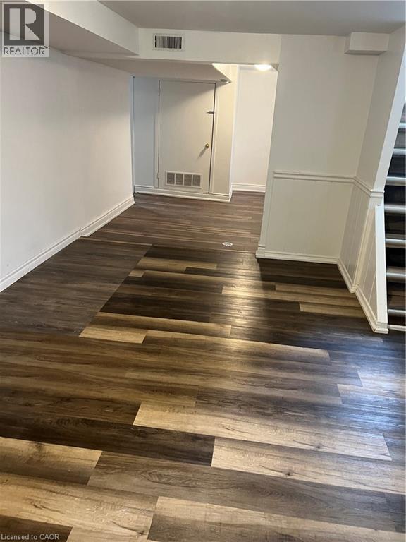 8 Myrtle Avenue Unit# Lower, St. Catharines, ON - Indoor Photo Showing Other Room