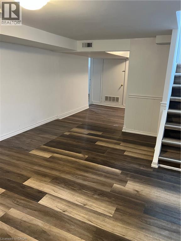 8 Myrtle Avenue Unit# Lower, St. Catharines, ON - Indoor Photo Showing Other Room