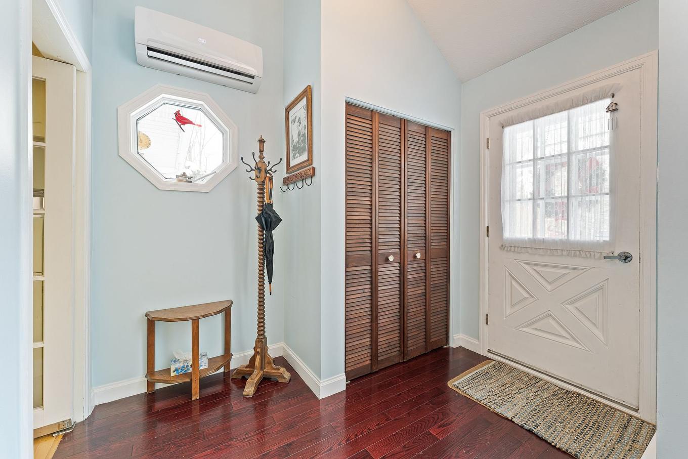 Hall - 1871 Ch. Goddard, Sherbrooke (Fleurimont), QC - Indoor Photo Showing Other Room